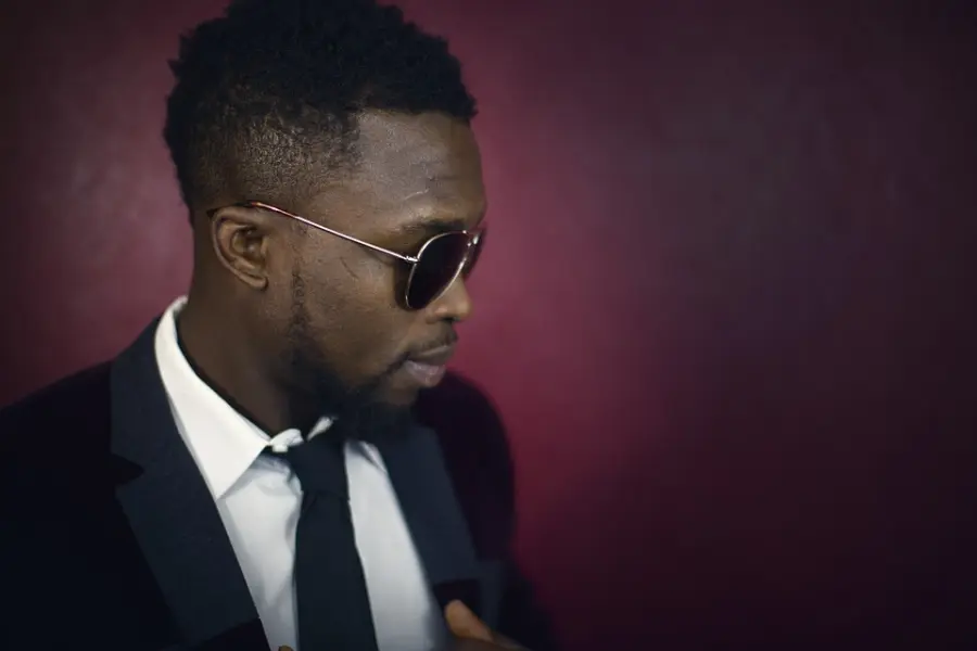 Quali sono le tendenze per gli occhiali da sole da uomo